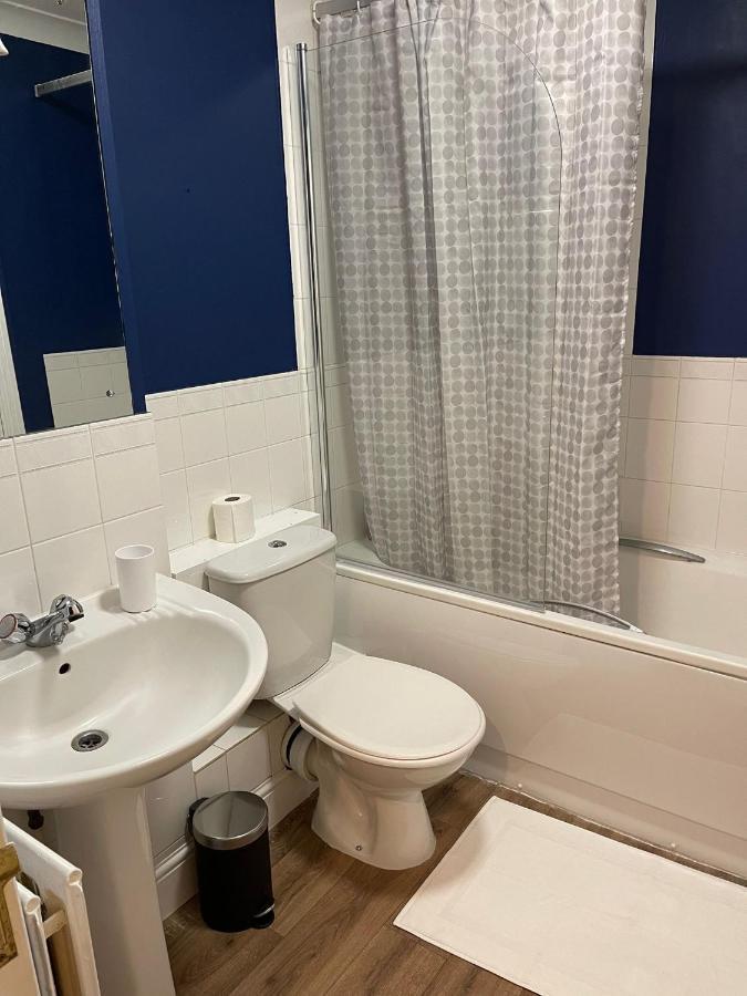 Stunning Studio Flat - Free Parking - 3 Min From Sutton Station Apartment Exterior photo
