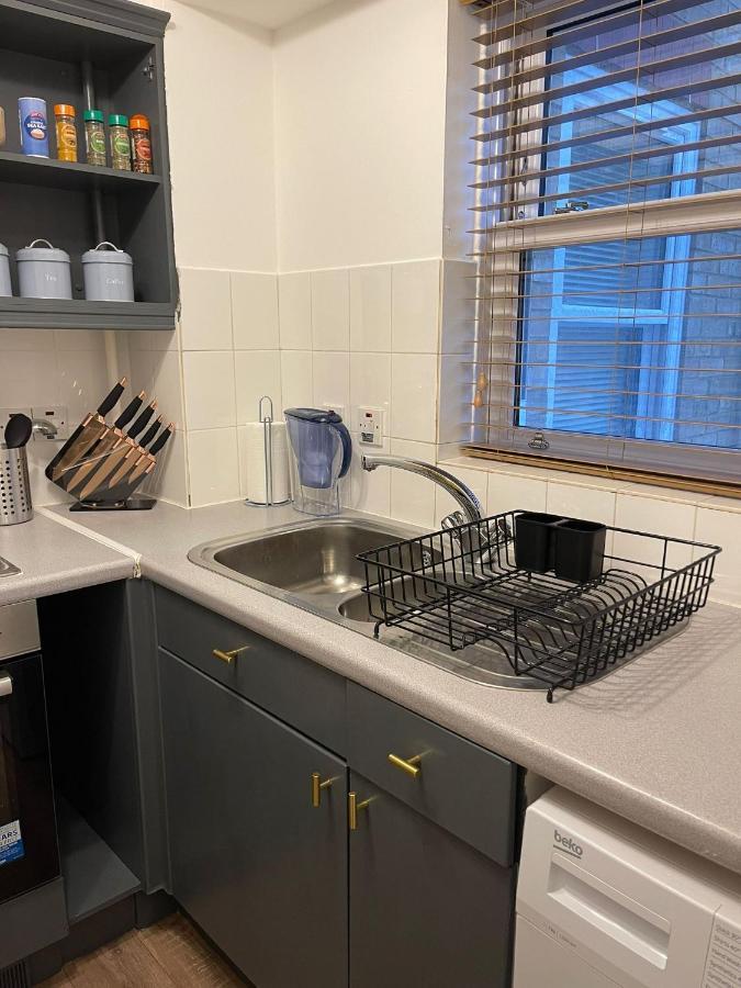 Stunning Studio Flat - Free Parking - 3 Min From Sutton Station Apartment Exterior photo