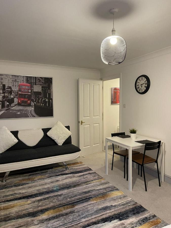 Stunning Studio Flat - Free Parking - 3 Min From Sutton Station Apartment Exterior photo